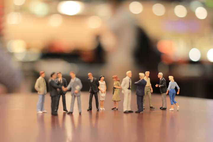 Making Eye Contact And Small Talk With Strangers Is More Than Just Being Polite − The Social Benefits Of Psychological Generosity