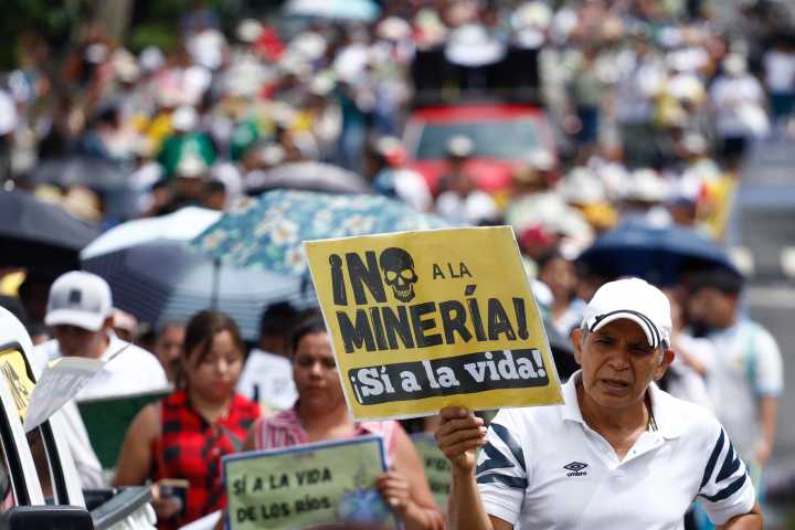 Salvadoreños piden derogar la ley de Minería Metálica en el Día Mundial del Medio Ambiente