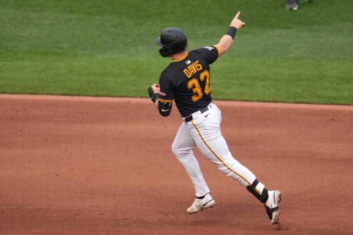 Davis’ home run undoes Ranger Suarez and Phillies