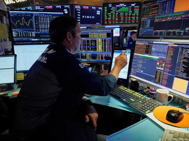 Wall Street's rally eases off accelerator following updates on economy