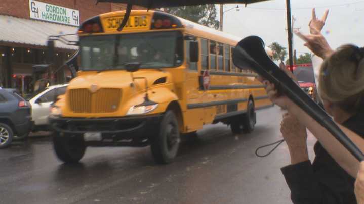 Gordon residents send high school baseball team off to state championship