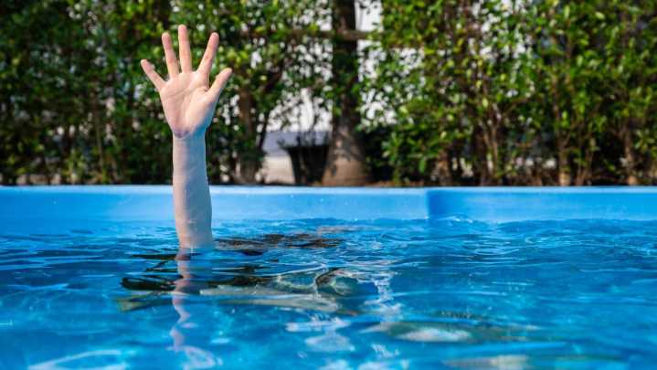 Cómo prevenir ahogamientos en piscinas, playas, ríos y lagos • Enlace Latino NC