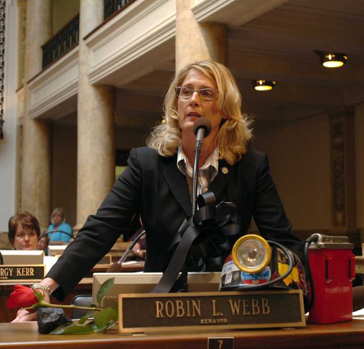 Veterana senadora demócrata de Kentucky se une al Partido Republicano