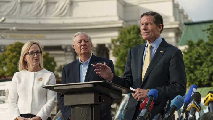Back from Ukraine, Blumenthal pushes for new Russia sanctions