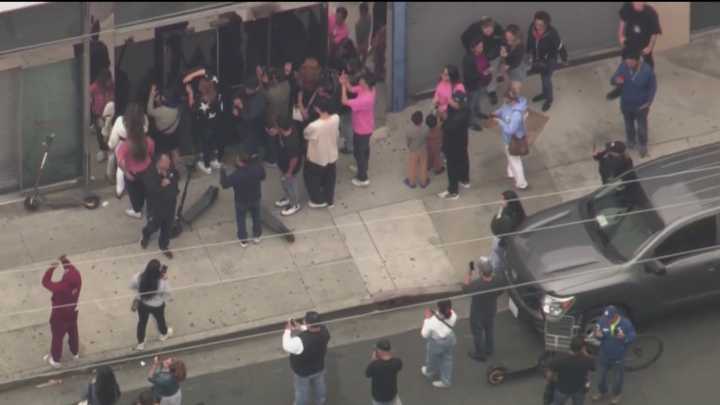 Possible ICE activity in LA's Fashion District