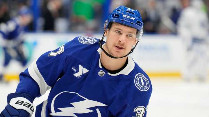 Lightning sign 2-time Stanley Cup champion Yanni Gourde to a 6