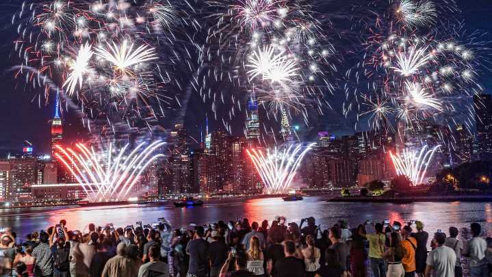 Fourth of July fireworks moving back to the East River