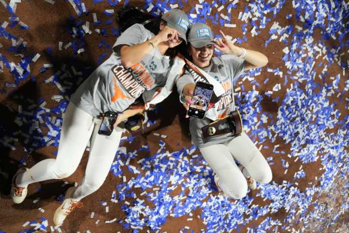 Texas beats Texas Tech 10-4 in decisive 3rd game of WCWS to win its 1st national championship