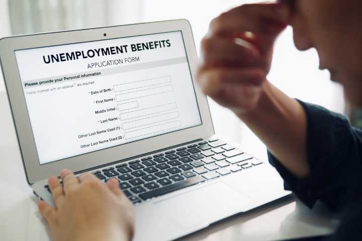 Solicitudes de desempleo suben al nivel más alto en 8 meses