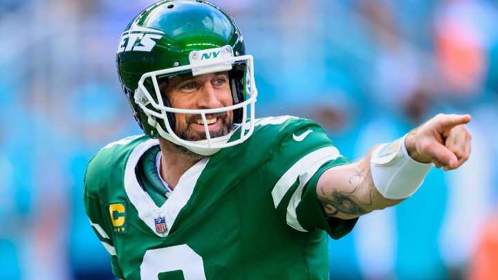 Aaron Rodgers Ends Months-Long Dance With Steelers by Agreeing to a 1