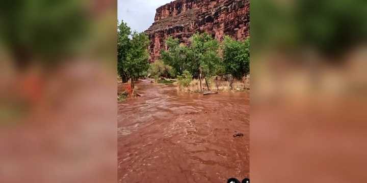 Hikers stranded in Grand Canyon due to flash flooding, NWS says