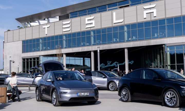Goldman Sachs reduces Tesla price target to $285
