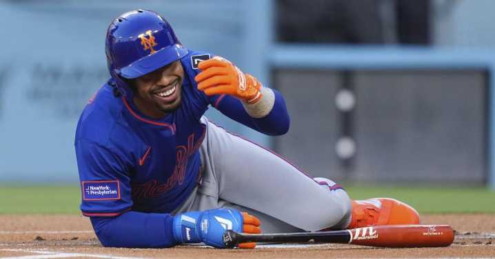 Lindor comes through as pinch hitter in 9th on broken toe, hits 2