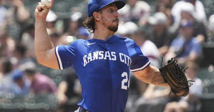 Jonathan India hits a tiebreaking double as the Royals beat the White Sox 7