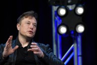 Elon Musk pulls back on threat to withdraw Dragon spacecraft