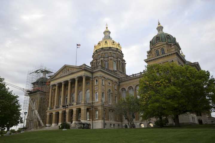 Reynolds signs bill reducing unemployment insurance taxes for Iowa businesses