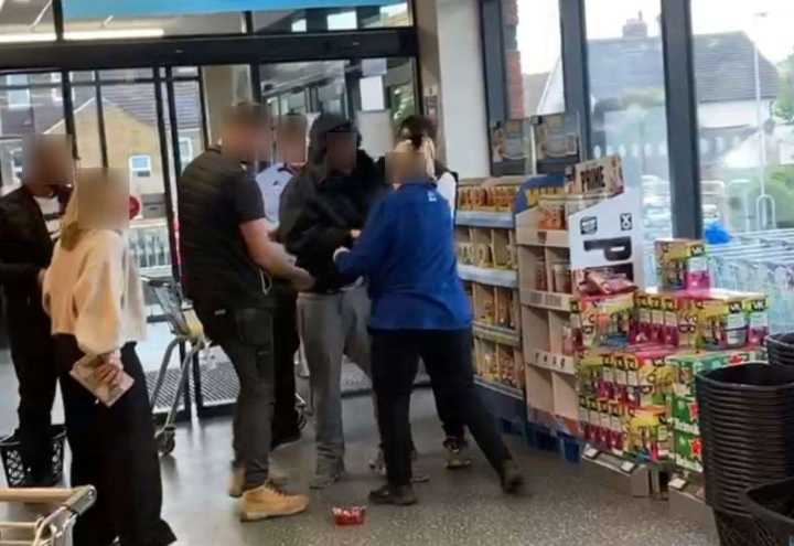 Video shows Sittingbourne Aldi worker tackling suspected shoplifter found with Cathedral City cheese
