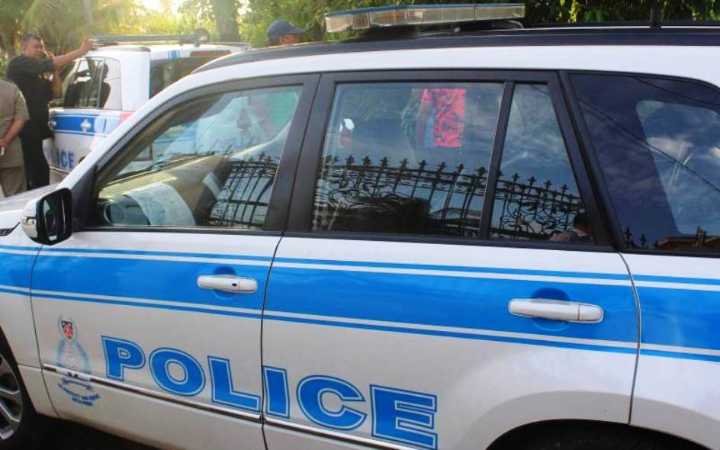Un venezolano estaba sebaíto robando carros en Trinidad, pero lo pillaron