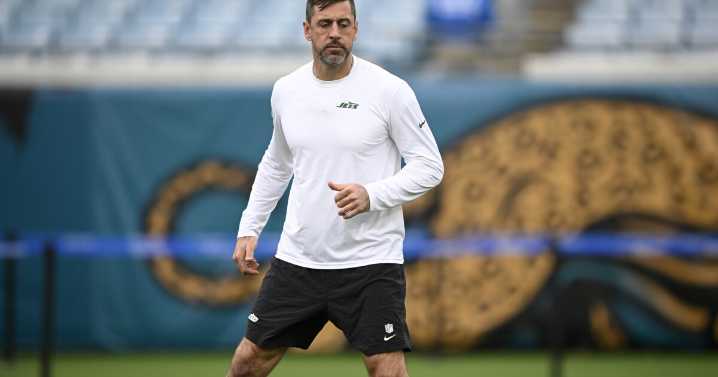 Aaron Rodgers signs with the Pittsburgh Steelers