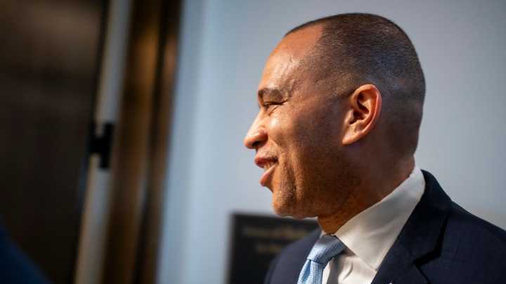 Jeffries says Americans ‘aren't interested in bending the knee to a wannabe king’