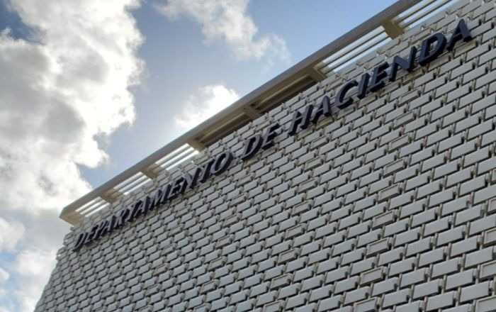 Gobernadora anuncia beneficio por retención de empleados durante desastres de 2020