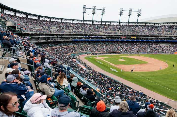 Tigers drawing big-time crowds to Comerica Park for Cubs series