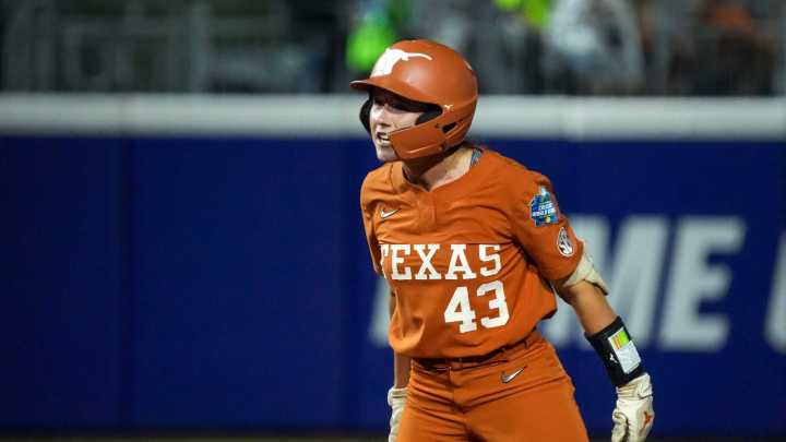 NiJaree Canady allows 5 Texas softball runs in 1st inning of WCWS