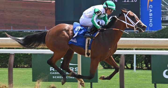 Filly Mythical challenges males and runs away with Tremont