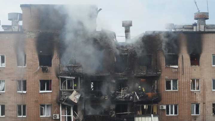 Russian aerial attack on eastern Ukrainian city of Kharkiv kills 3, wounds 21
