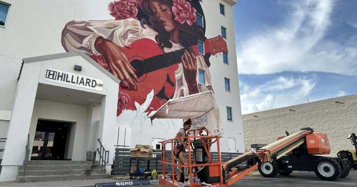 Columbus artist brings vibrant Hispanic culture to life in downtown mural festival