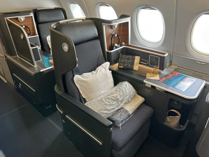 Business class flights are a good investment if you're willing to splurge. Here's how 3 airlines compared.