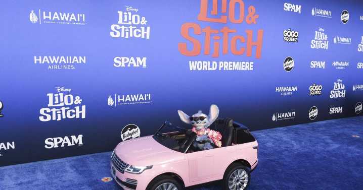 "Lilo & Stitch" lidera en taquilla por tercera semana seguida