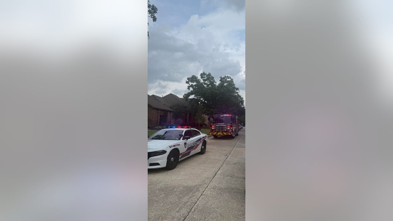 Northwest Harris County: Toddler dies after drowning in swimming pool, officials say