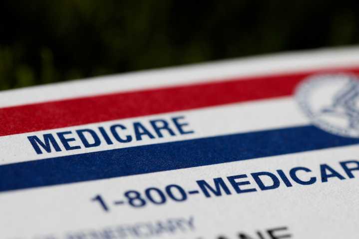 Blue Shield advierte a los adultos mayores sobre las estafas con medicare