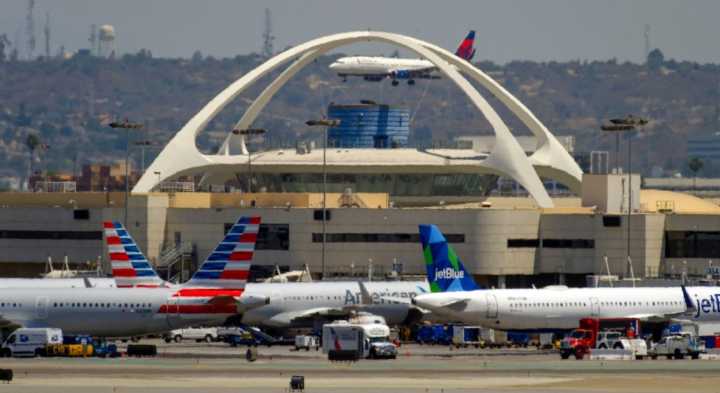 American Airlines plane makes emergency landing at LAX
