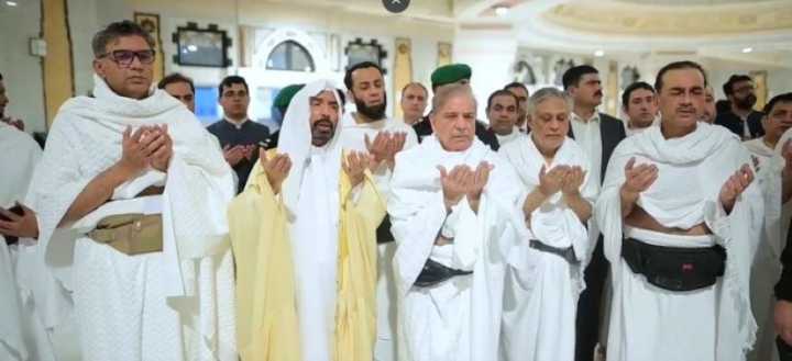 PM, Field Marshal perform Umrah, express gratitude for Bunyanum Marsoos victory