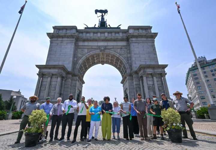 Grand Army Plaza Arch emerges from two-year, $8.9M restoration • Brooklyn Paper