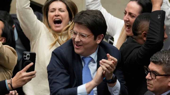 ¿Quién es Miguel Uribe, el candidato colombiano que fue disparado?