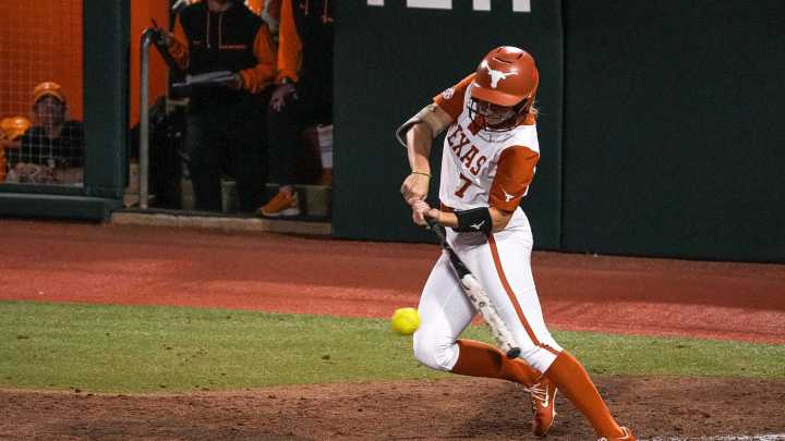 Texas softball's Ashton Maloney sets hit record in WCWS vs Texas Tech