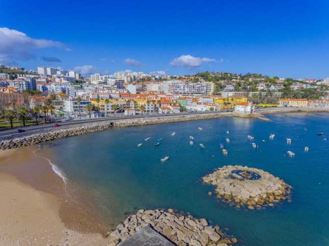British sailor arrested ‘after throwing girlfriend who couldn’t swim into river’