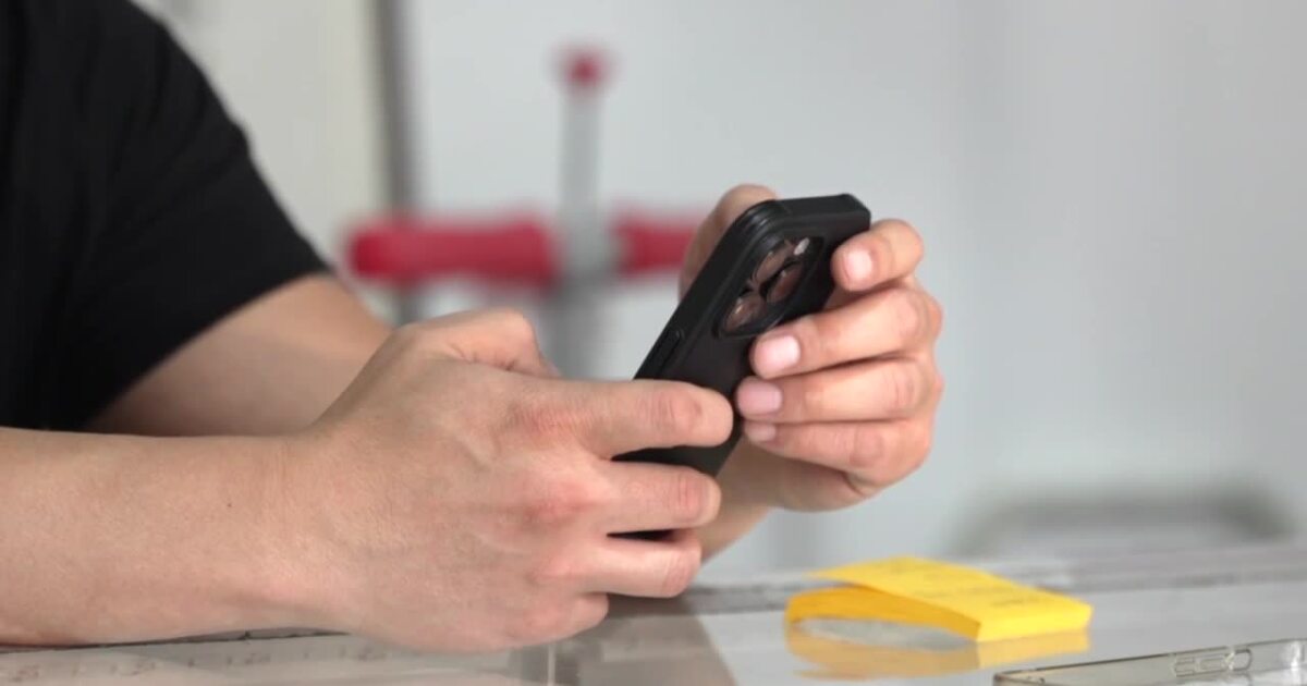 How to keep your phone safe this Summer: prevent overheating and water damage