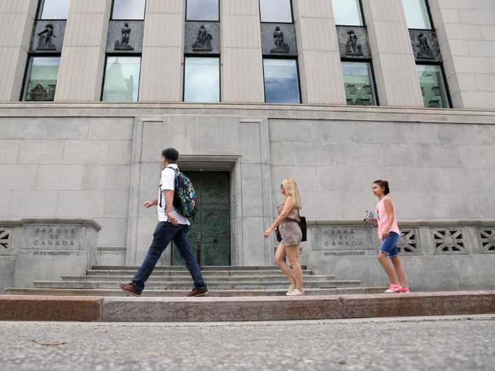 Bank of Canada 'in a bind' as it holds interest rates again