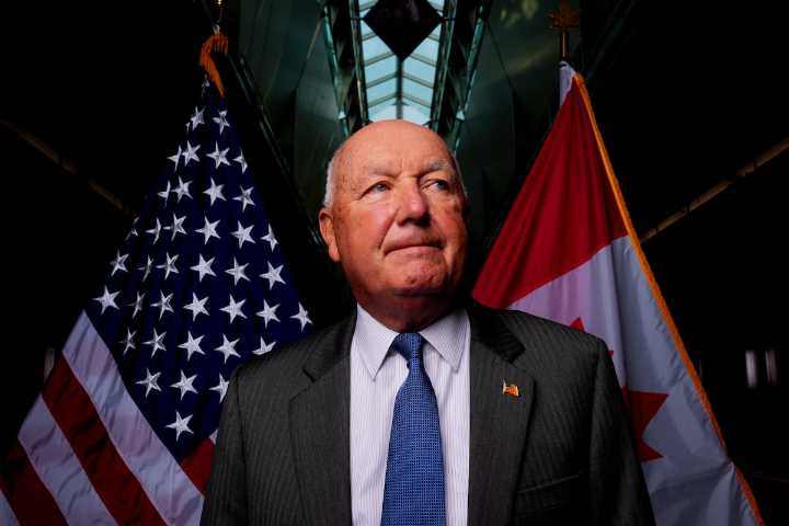 U.S. envoy says Canadians facing device searches, detainment at border ‘not a pattern’