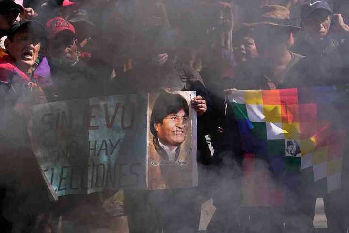 Bolivian official reinstated as presidential candidate