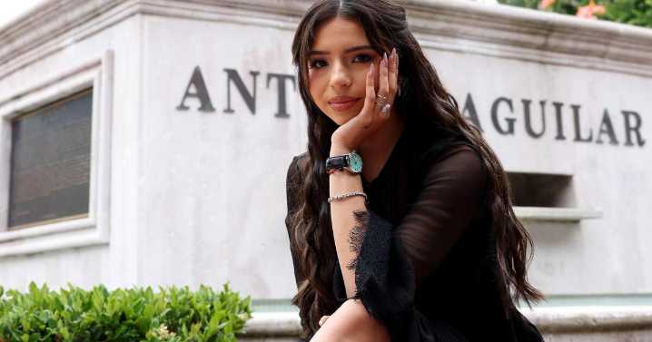 Ángela Aguilar promueve un álbum tradicional mientras protege a los inmigrantes y lucha con el cyberbullying