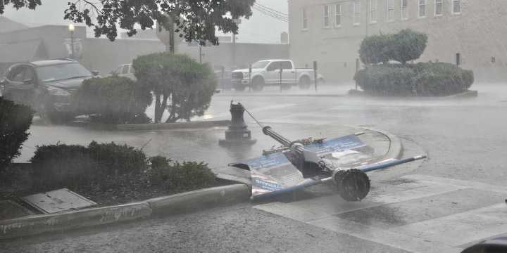 Storms roll through central Alabama causing damage, closing roads