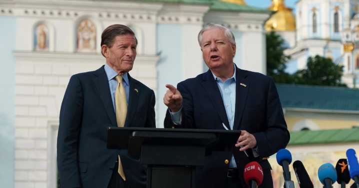 After talks with Zelenskyy and Macron, US senators warn: Putin 'is preparing for more war’
