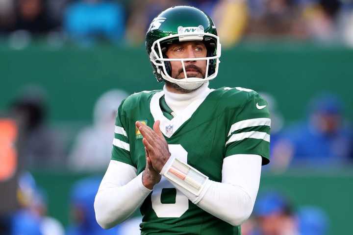 With Aaron Rodgers, the Steelers risk doing exactly what they said they wouldn't