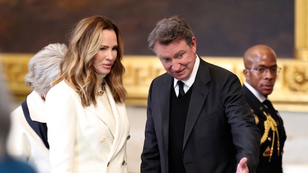 Let bygones be bygones? Fans weigh in on criticism of Wayne Gretzky over Trump ties