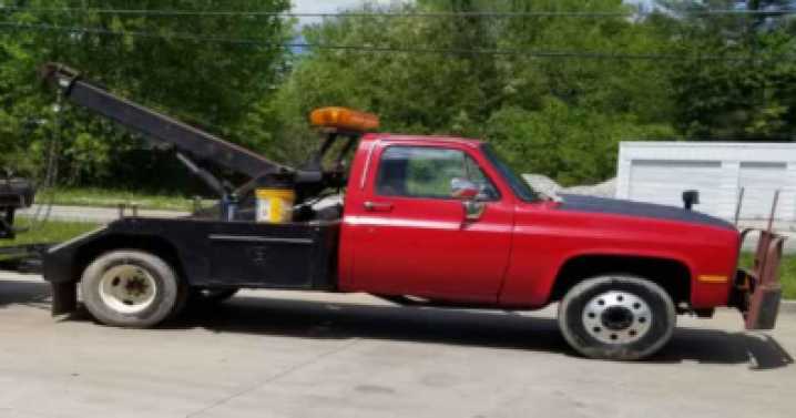 Laurel County Sheriff's Office asking for assistance locating stolen tow truck and identifying suspect